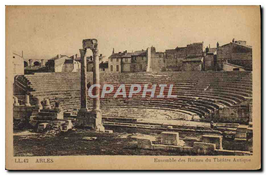 CPA Arles Ensemble Des Runies Du Theatre Antique