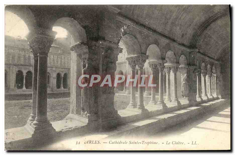 CPA Arles Cathedrale Sainte Trophine Le Cloitre