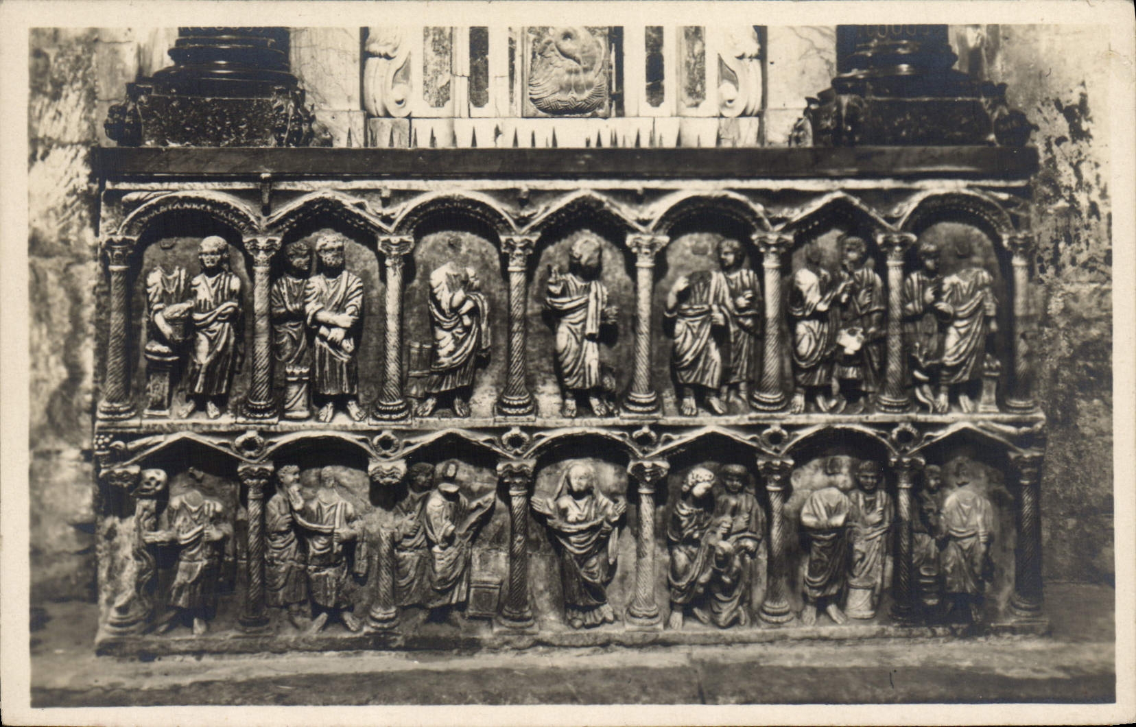 Chapelle der Sainte-Chapelle — Geschnitzter Altar — La Provence Artistique von E. Barral, Photo-Arles