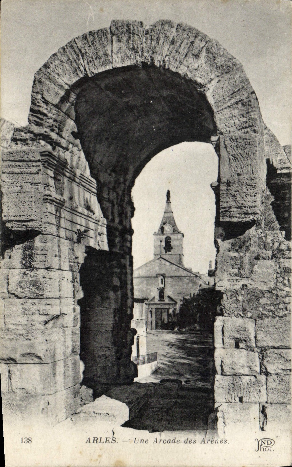 Arles — Une Arcade des Arènes — JND Phot.
