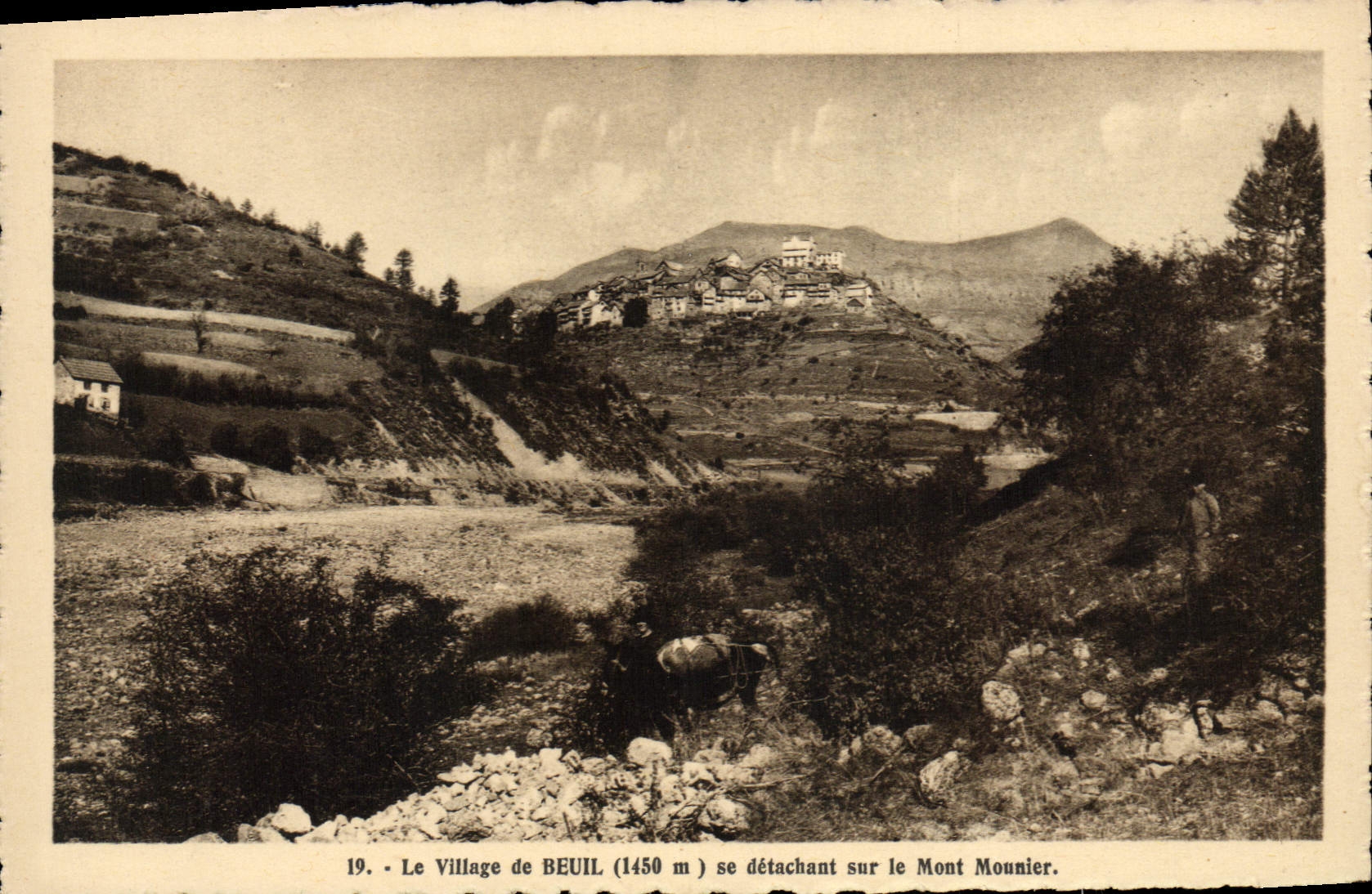 CPA Le Village De Beuil Se Detachant Sur Le Mont Mounier