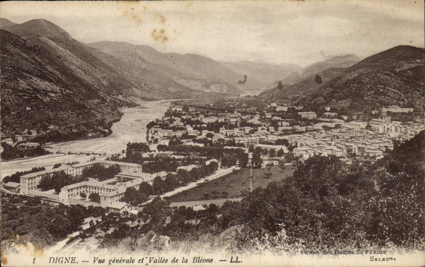 Digne — Vue générale et Vallée de la Bléone — édition des Dames de France SELECTA