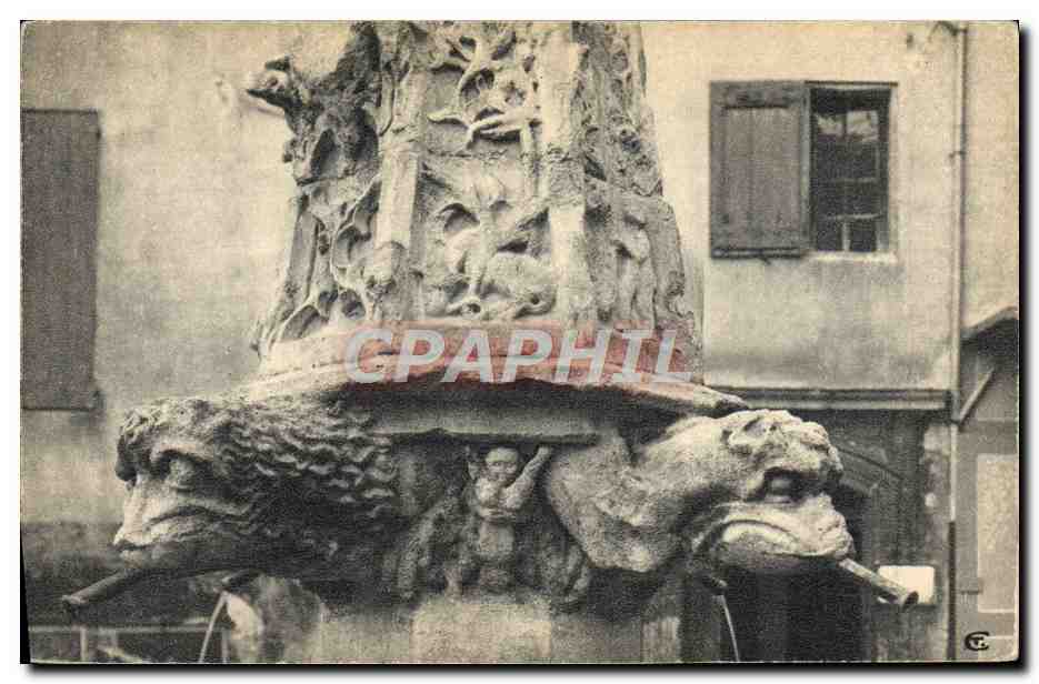CPA Forcalquier Curieux detail de la fontaine St Michel 