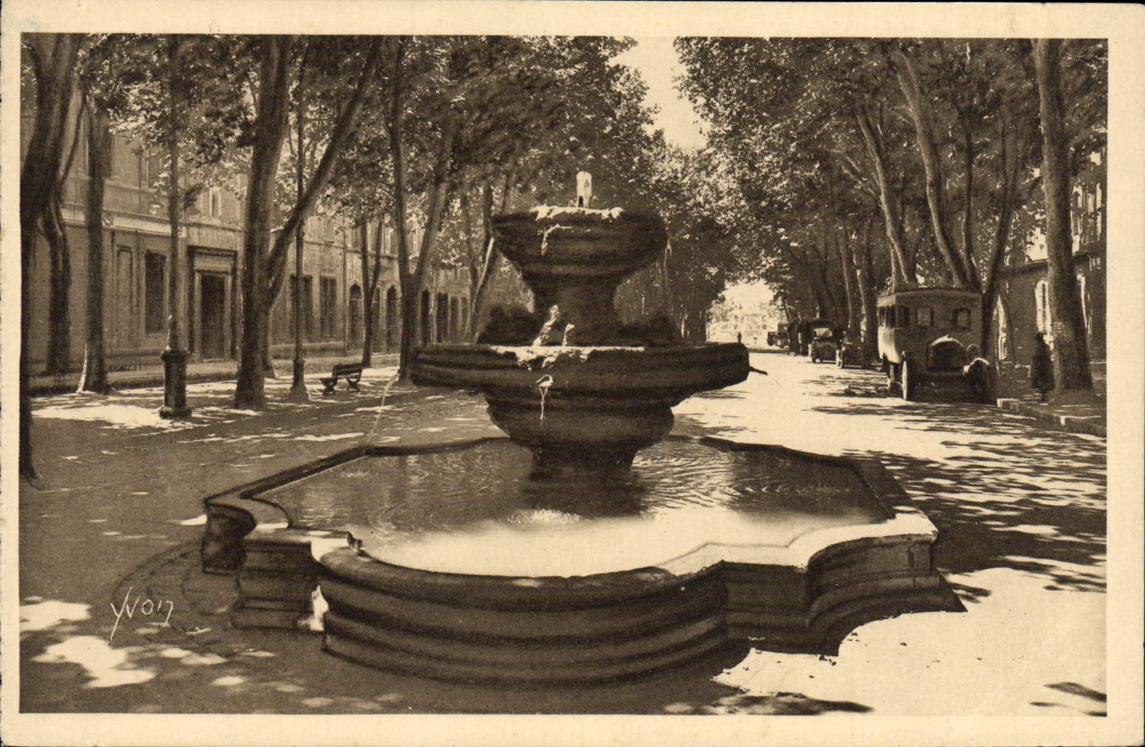 Fontaine des 9 Canons — Le Cours Mirabeau — Aix-en-Provence — édit. La Douce France