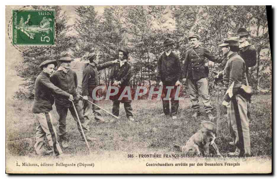 CPA Douanes Douaniers Frontiere franco suisse Douaniers et contrebandiers arretes par les douaniers francais Chien