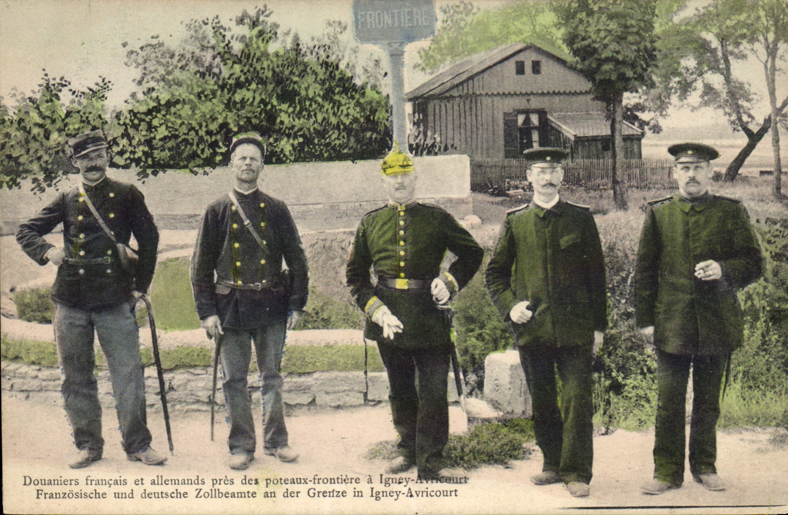 CPA Douanes Douaniers francais et allemands pres des poteaux frontiere a Igney Avricourt 