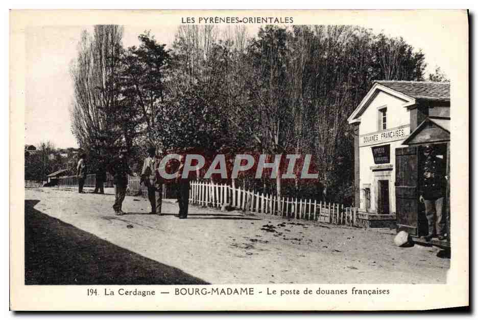 CPA Douanes Douaniers La Cerdagne Bourg Madame Le poste de douanes francaises Pyrenees Orientales