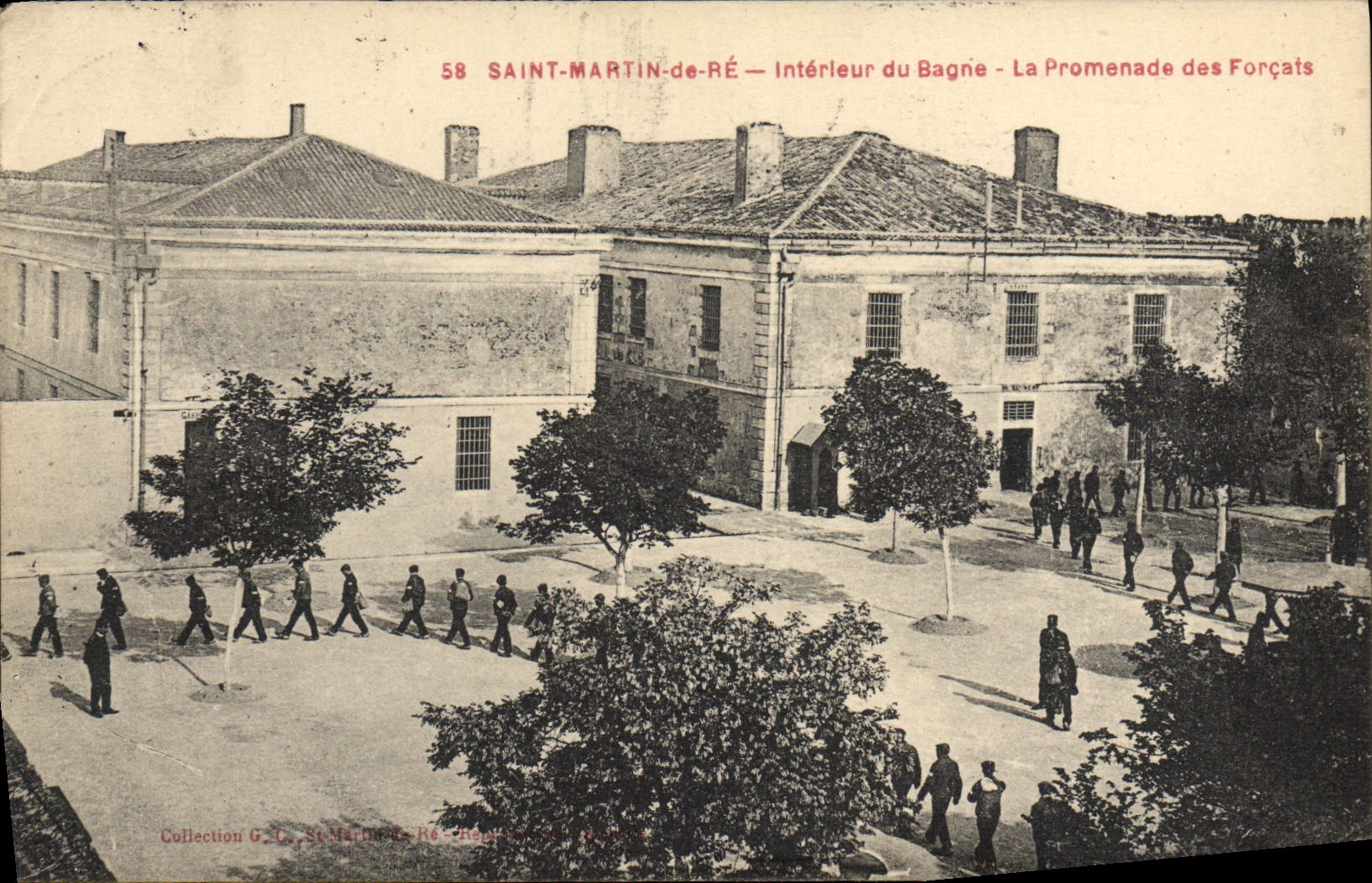 CPA Bagne Bagnard Ile de Re Saint Martin Interieur du bagne La promenade des forcats