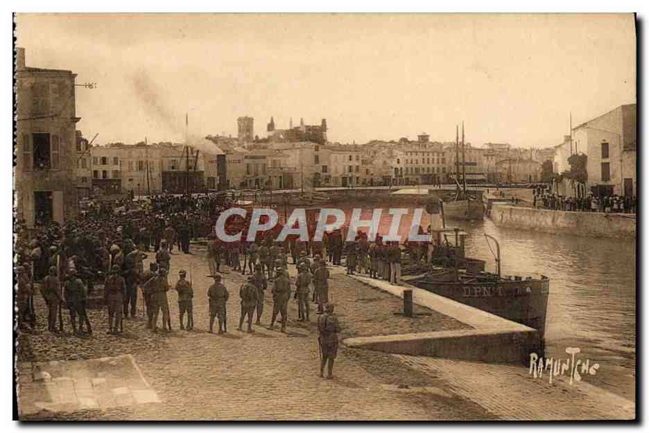 CPA Bagne Bagnard Ile de Re Saint Martin Embarquement de forcats a St Martin de Re
