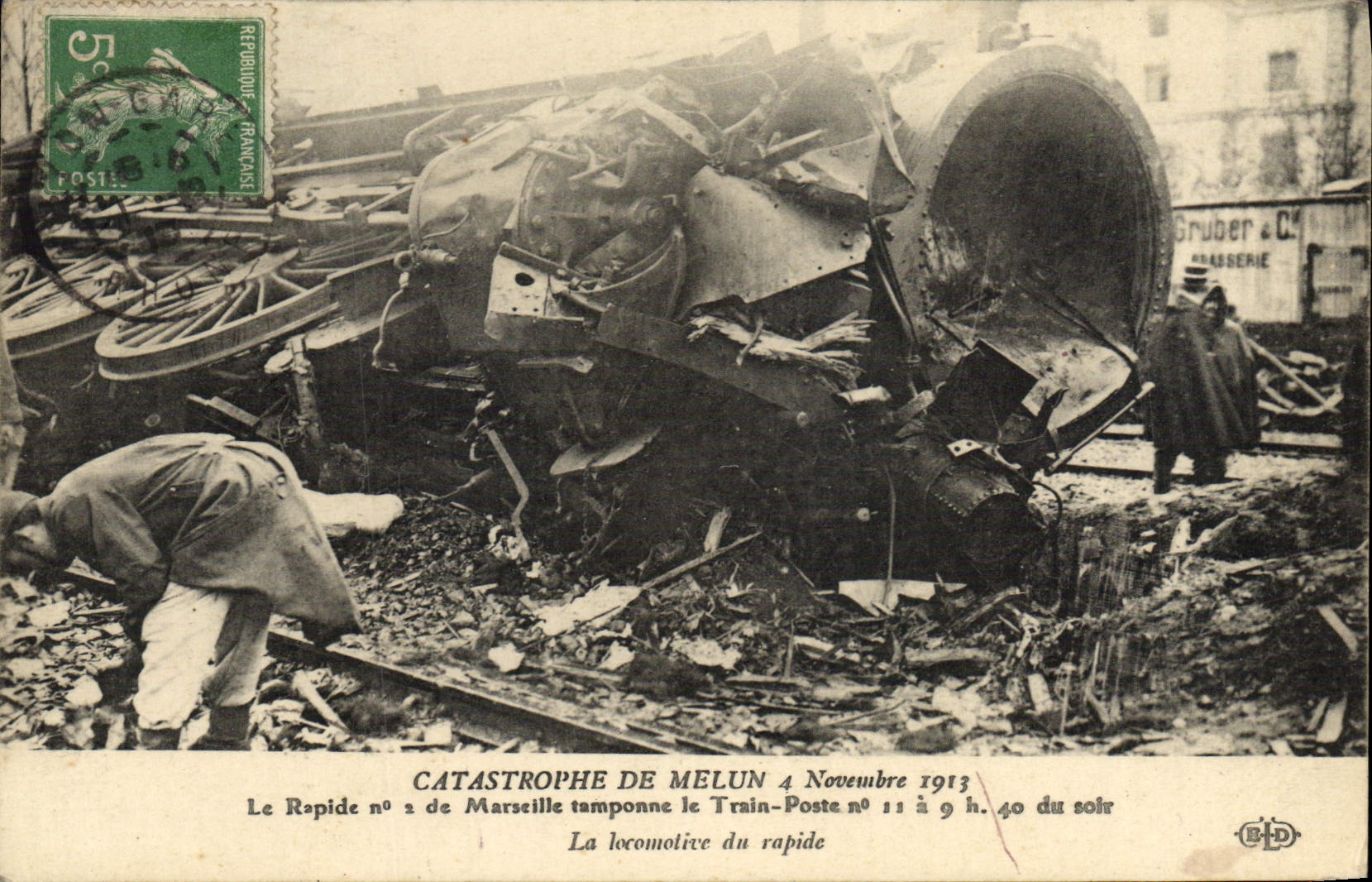CPA Train Catastrophe de Melun 4 novembre 1913 Le rapide n°2 de Marseille tamponne le Train Poste La locomotive du rapid