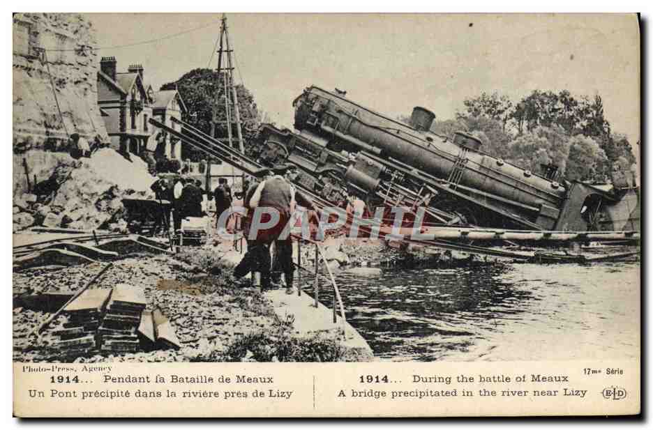 CPA Train Pendant la bataille de Meaux Un pont precipite dans la riviere pres de Lizy