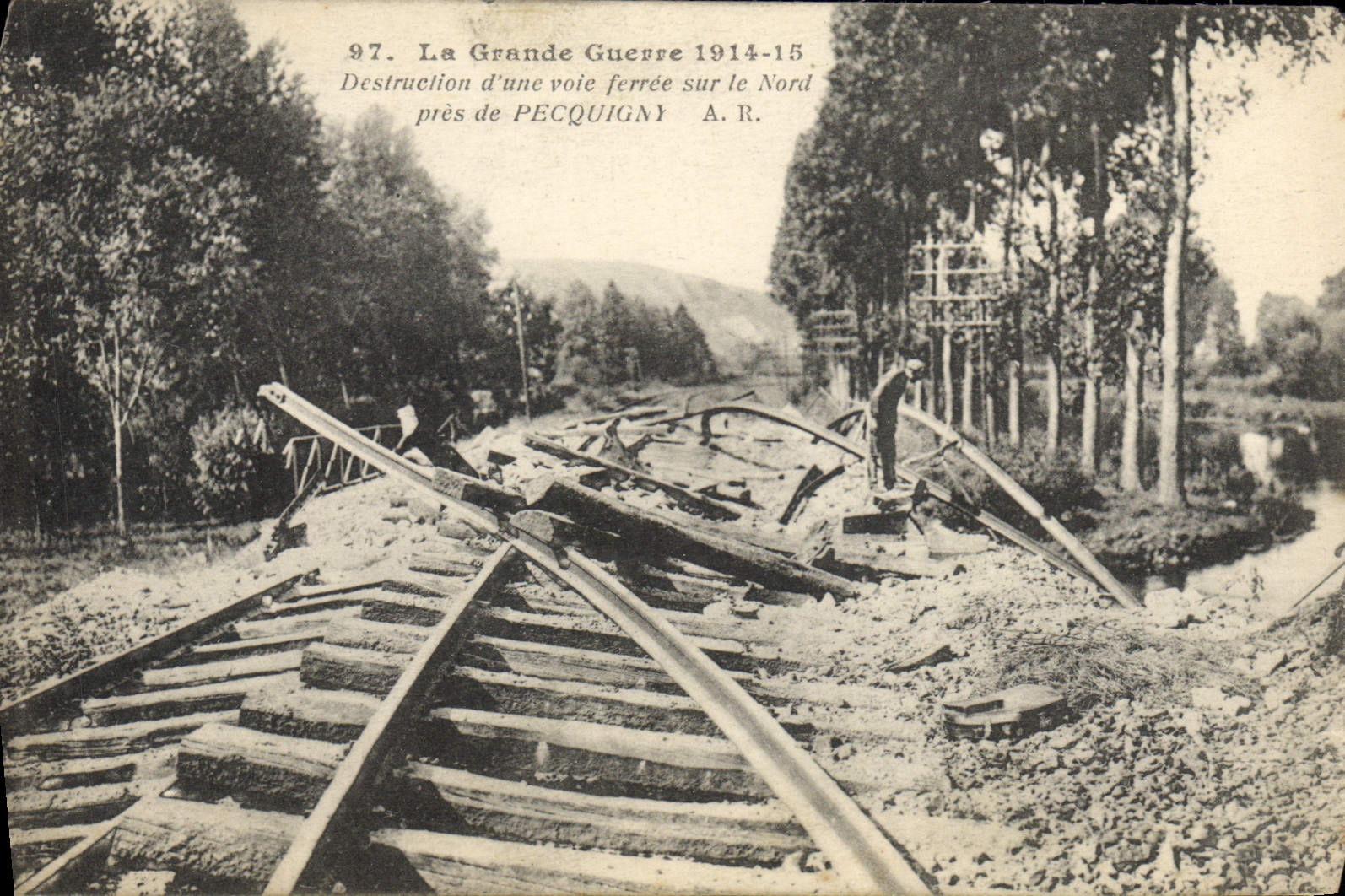 CPA Train Destruction d'une voie ferre sur le Nord pres de Pecquigny 