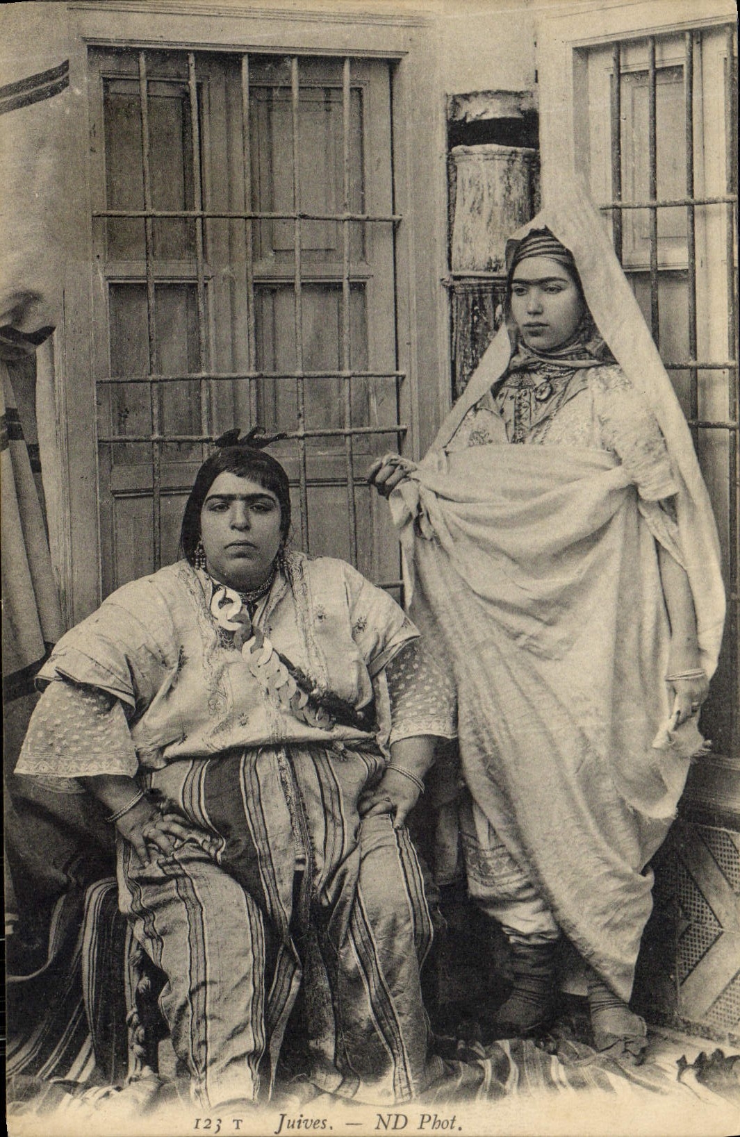 Deux femmes juives — ND Phot. — 123 T