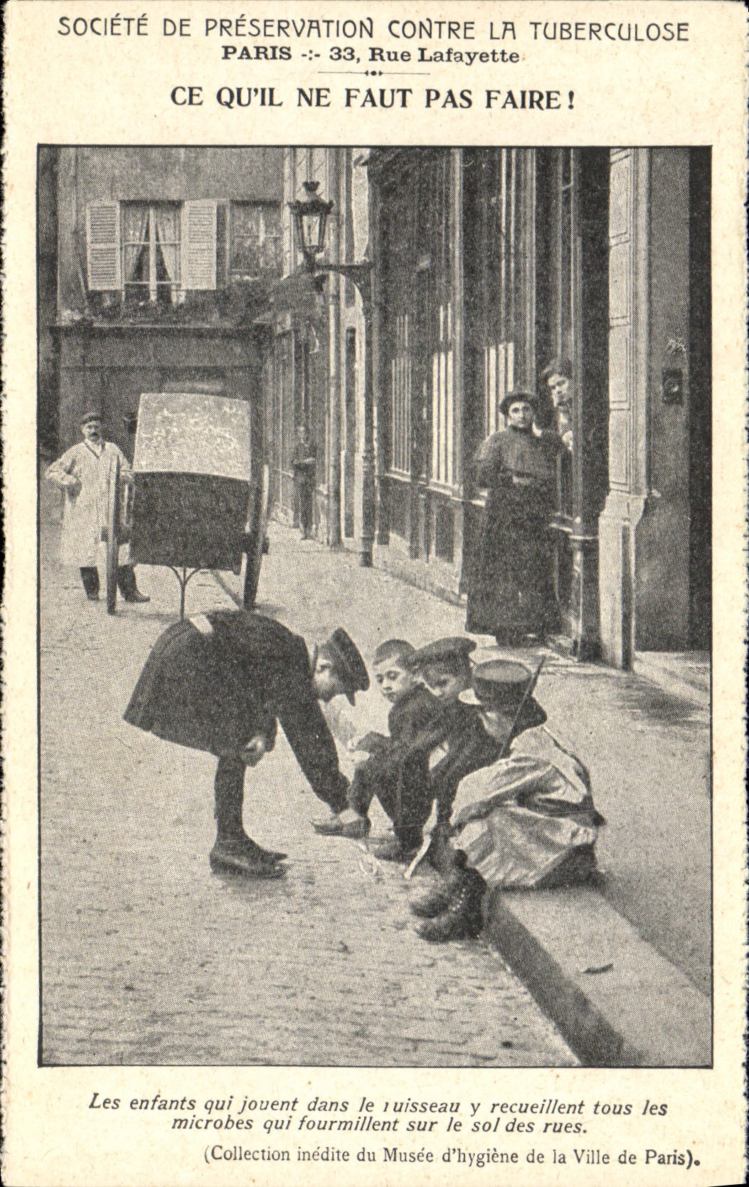 Enfants jouant dans un ruisseau — Société de Préservation contre la Tuberculose, Paris — 33, Rue Lafayette