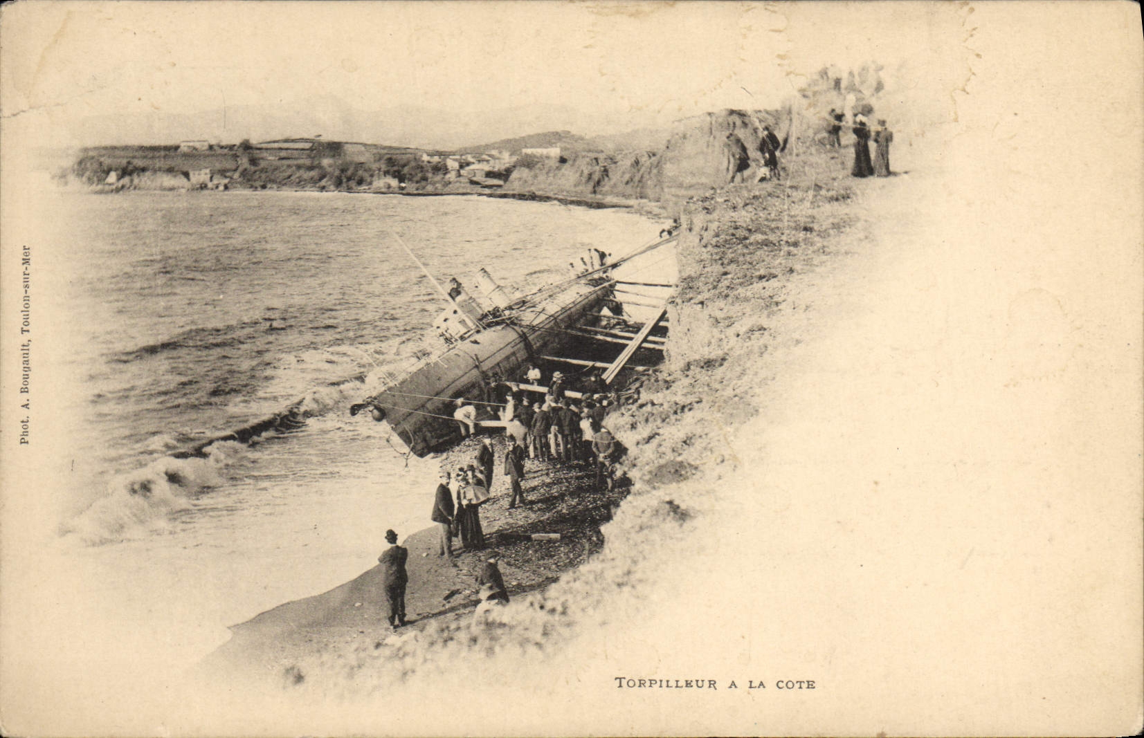Torpille am Ufer — Toulon-sur-Mer — Foto. A. Bougault - Vorderseite