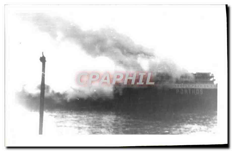 Photo Bateau Maroc Casablanca 1942 Le Porthos en feu par marine USA