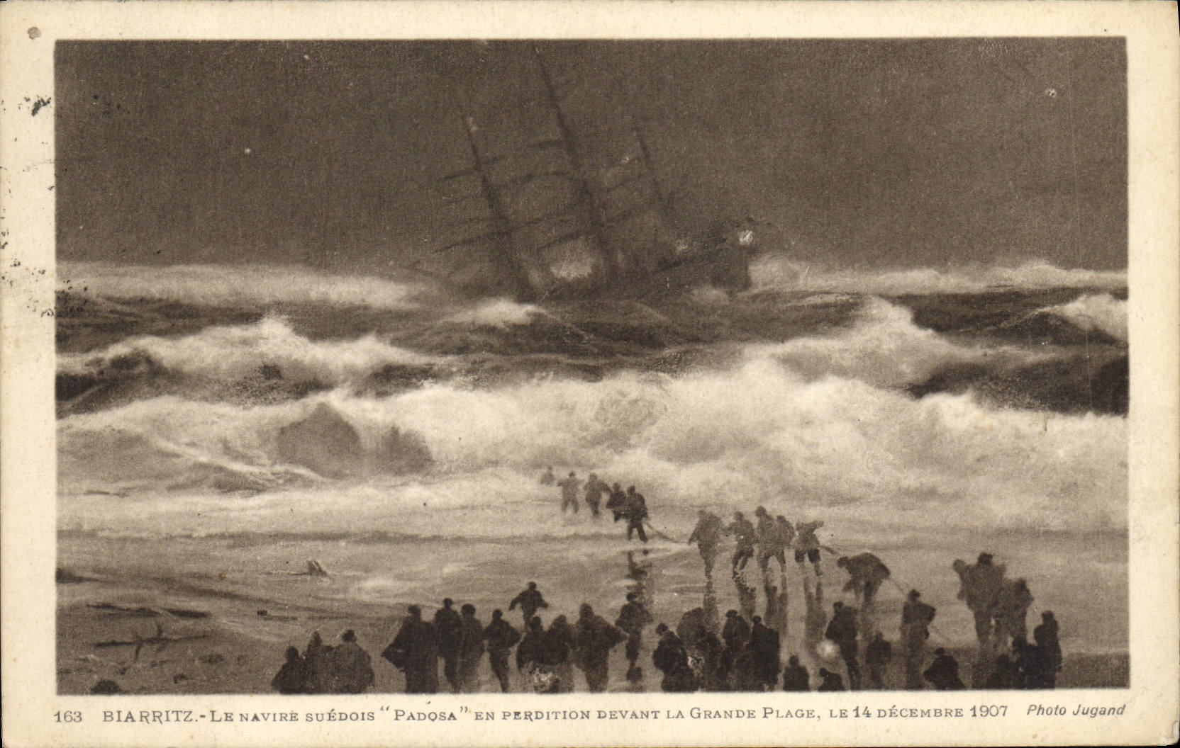 CPA Bateau Biarritz Le navire suedois Padora en perdition devant la grande plage 14 decembre 1907