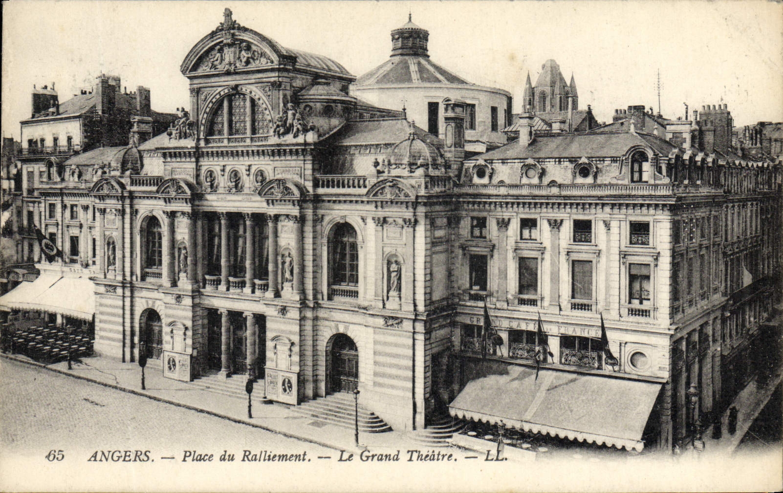 Angers — Place du Ralliement — Le Grand Théâtre — LL