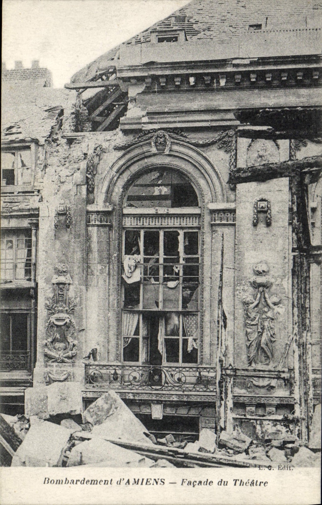 Bombardement von AMIENS — Fassade des Theaters — L.C. Edit.