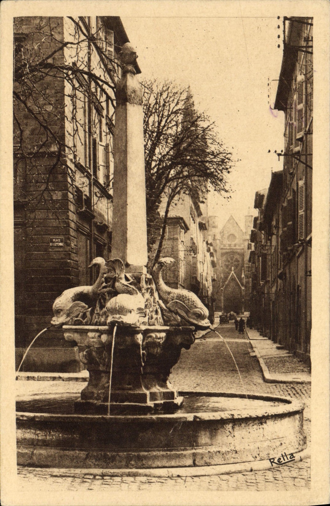 Fontaine des Quatre-Dauphins — Aix-en-Provence — éditeur Relta, n° 1.046
