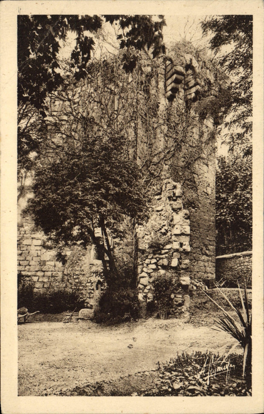 Tour de Toulouse — enceinte médiévale du XIVe siècle — Aix-en-Provence