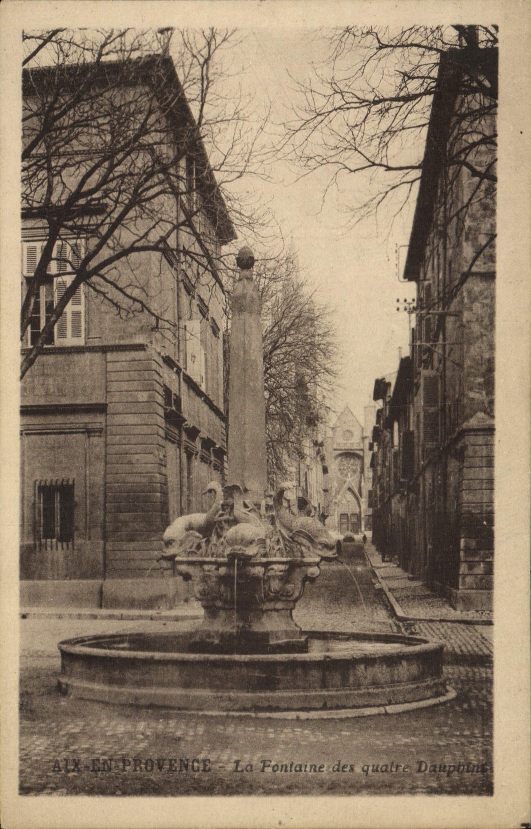 Aix-en-Provence — La Fontaine des quatre Dauphins — éditeur non identifié, n° de série non visible