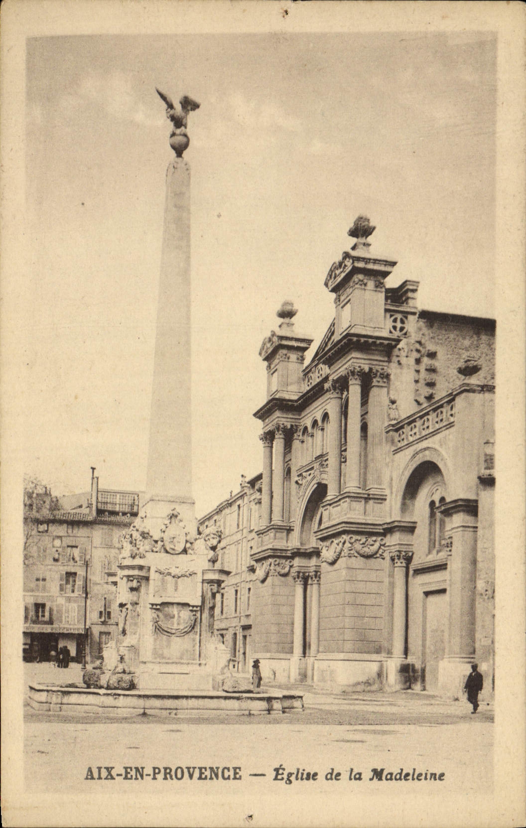 Aix-en-Provence — Église de la Madeleine — Obélisque avec aigle