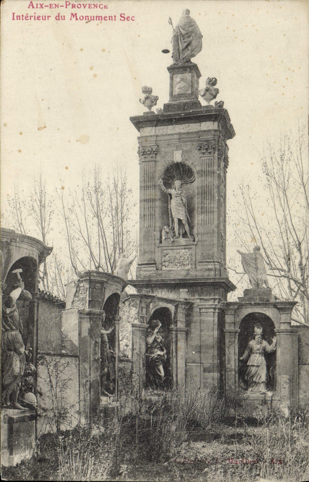 Aix-en-Provence — Intérieur du Monument Sec — Éditeur : Aix-en-Provence, n° 174