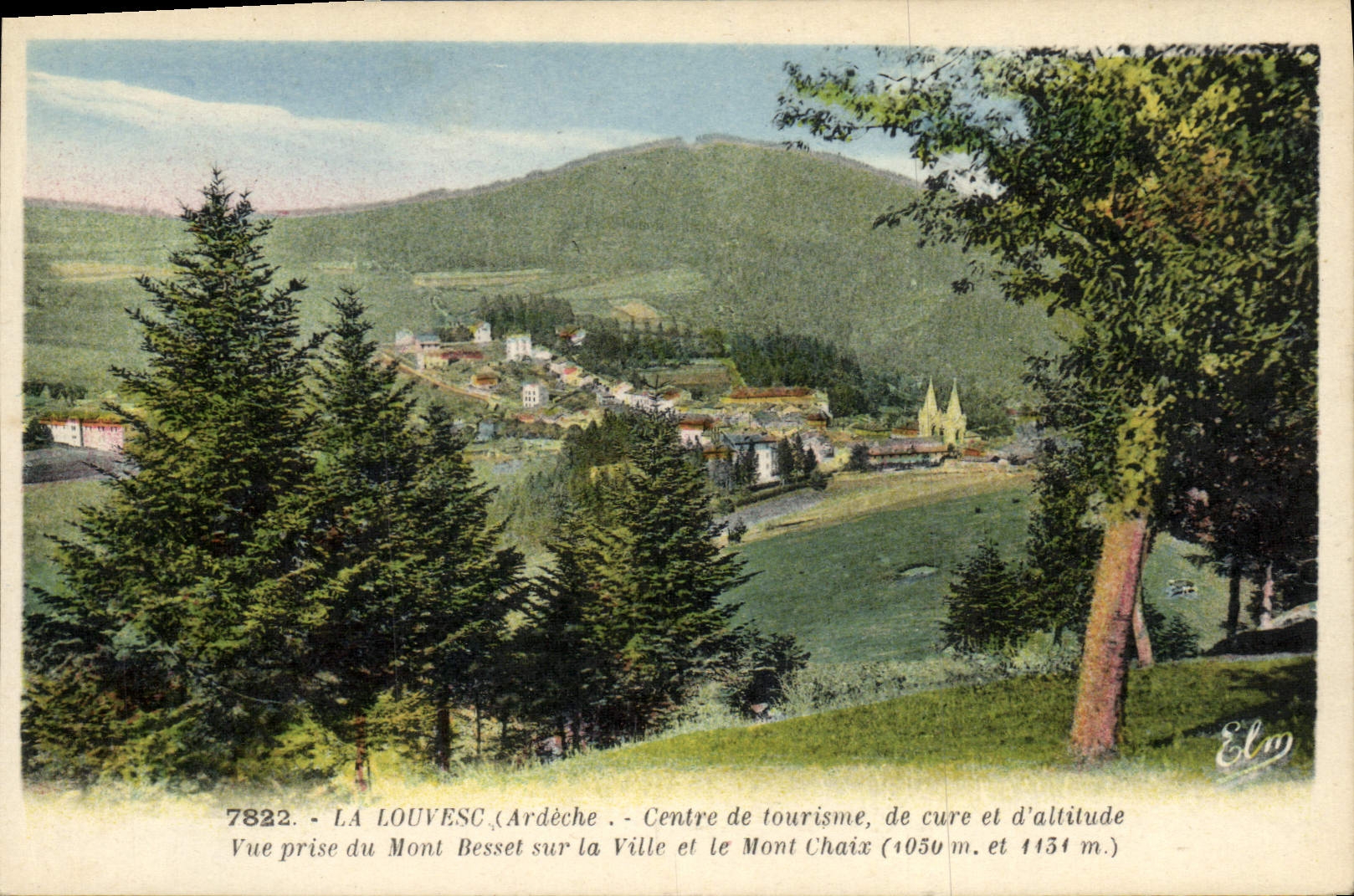 La Louvesc (Ardèche) — Vue prise du Mont Besset sur la ville et le Mont Chaix (1050 m. et 1154 m.) — Éditeur : Éditions d'Art Margerit, Le Puy