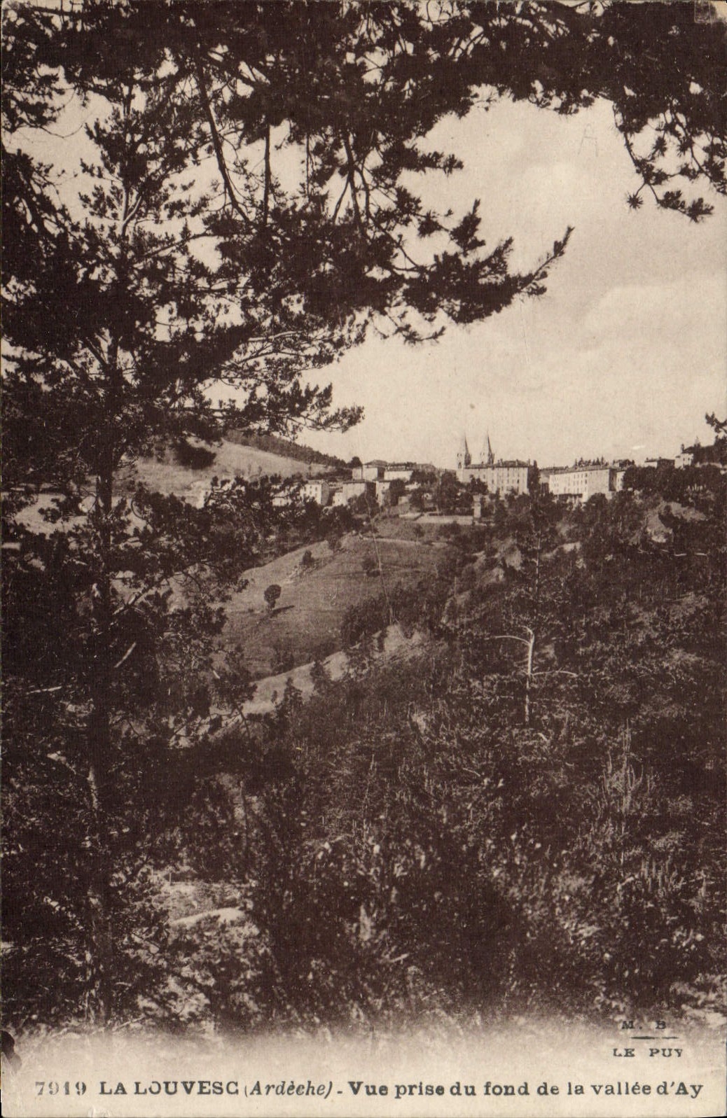 La Louvesc (Ardèche) — Vue prise du fond de la vallée d'Ay — M.B. Le Puy