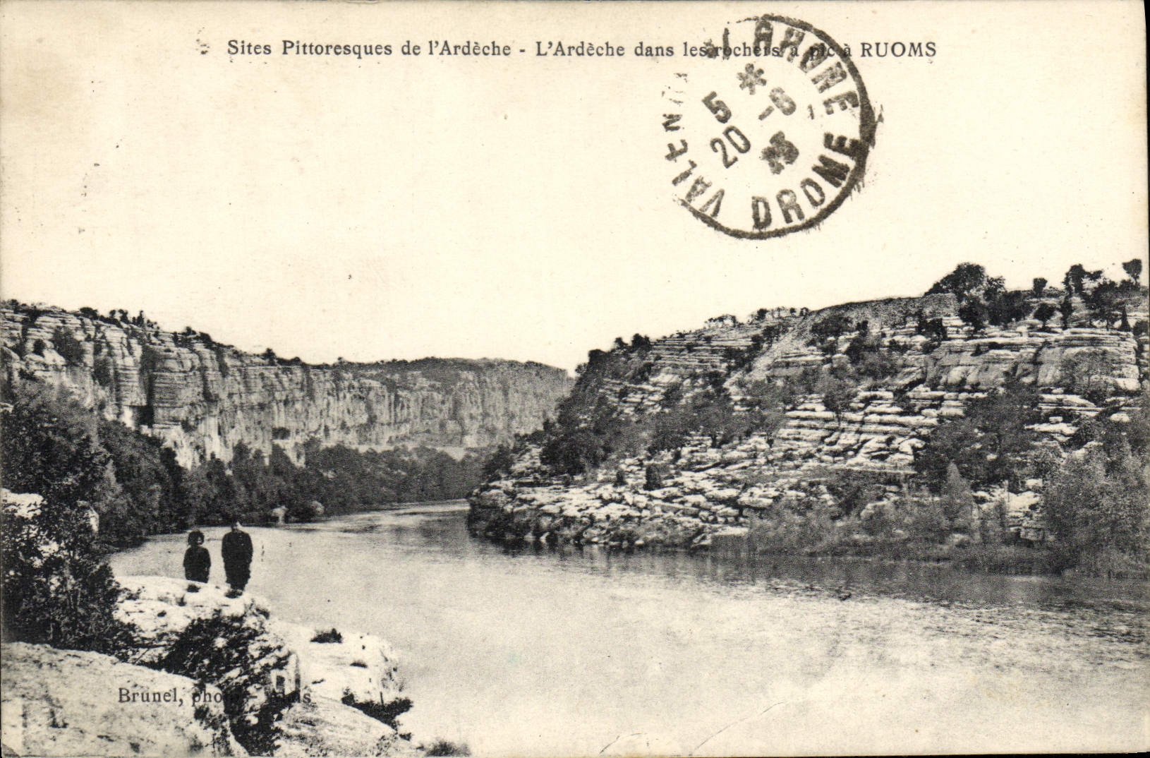 CPA L'Ardeche dans les rochers a pic de Ruoms