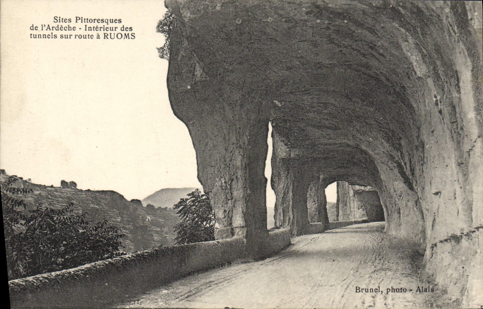 CPA Interieur des tunnels sur la route de Ruoms