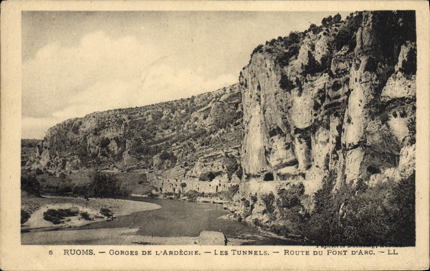 CPA Ruoms Gorges De L'Ardeche Les Tunnels Route du Pont d'Arc