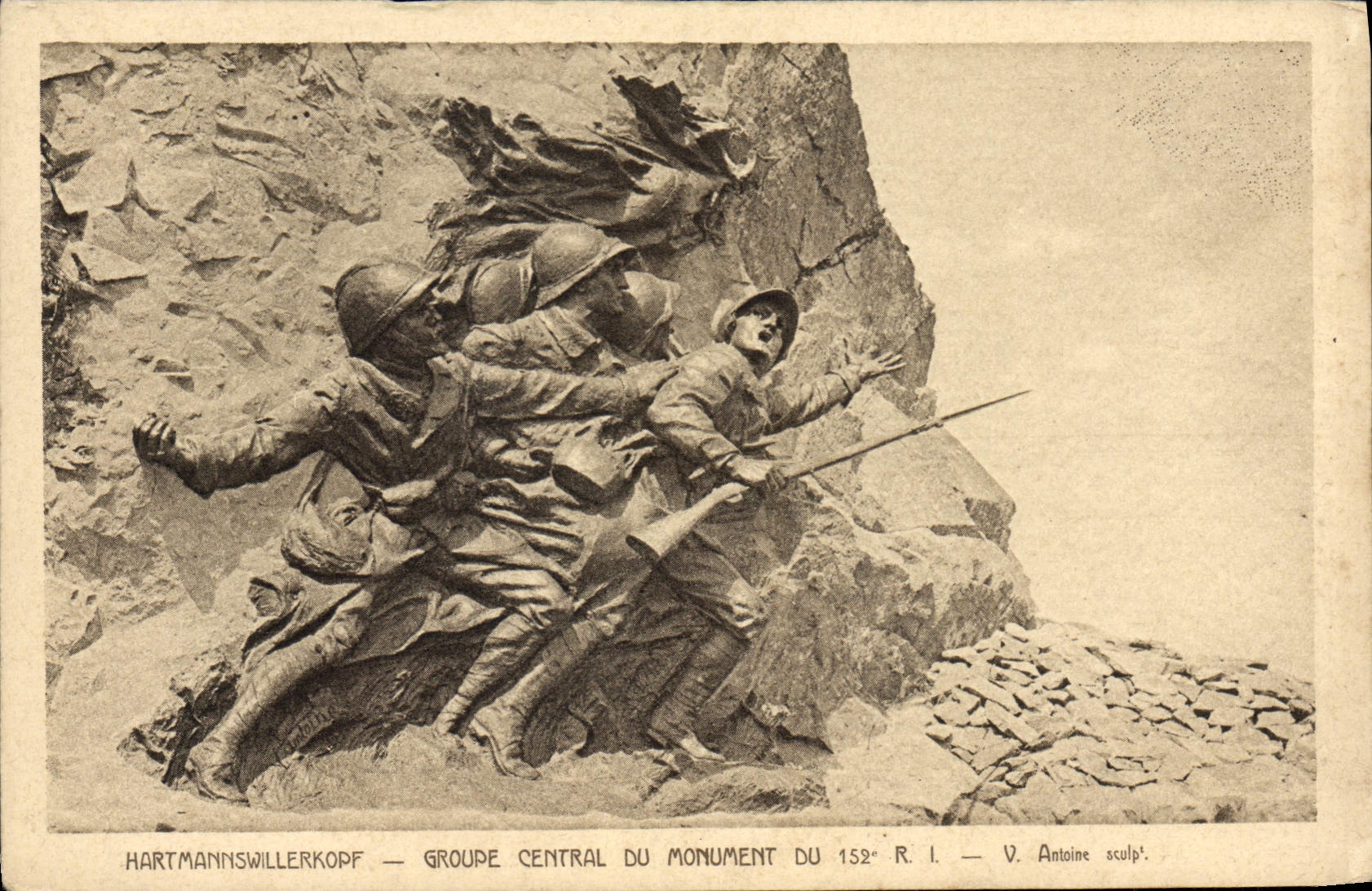 Hartmannswillerkopf — Zentralgruppe des Denkmals des 152. Infanterieregiments — V. Antoine sculp