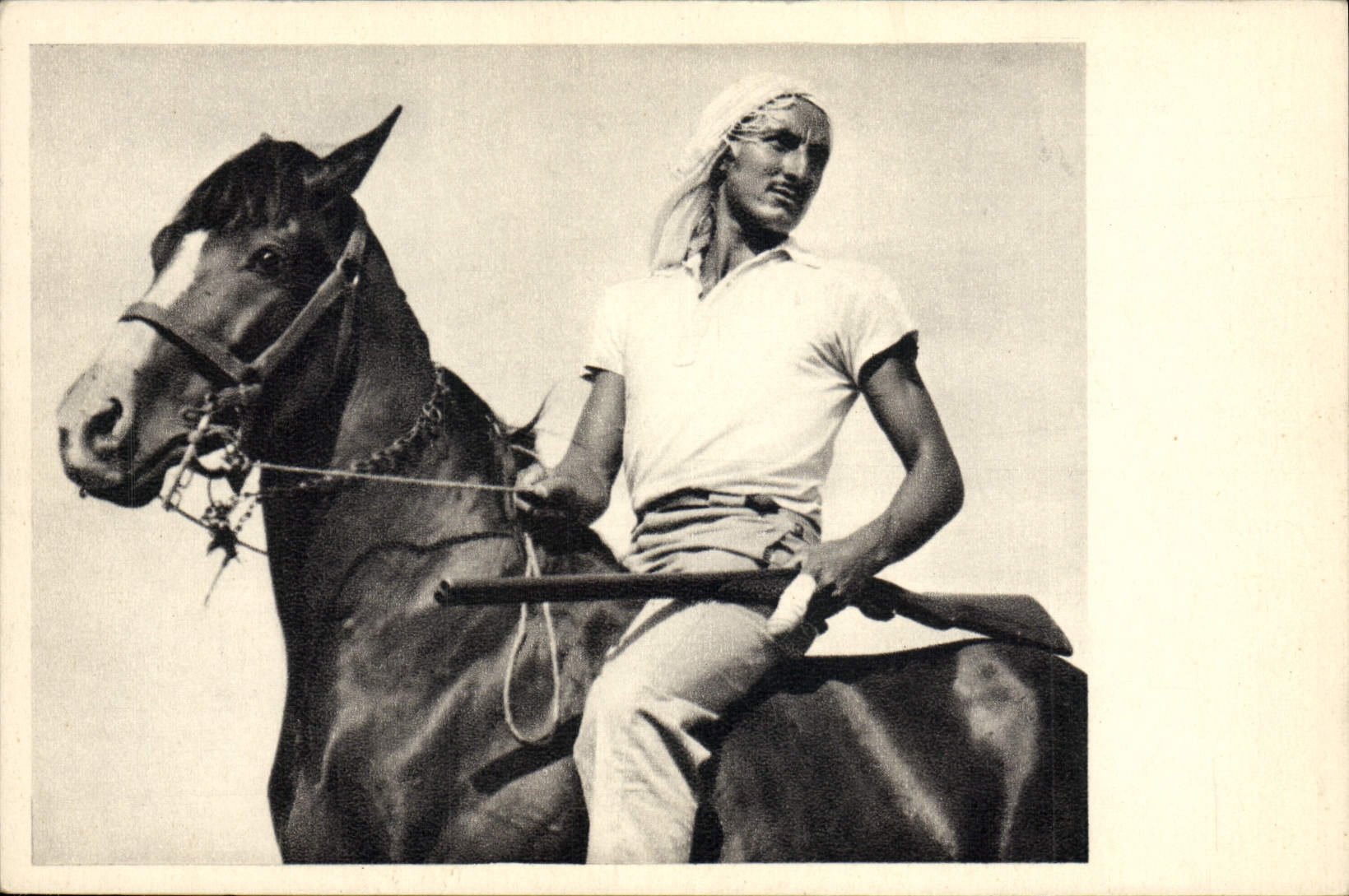 Der Kibbutz-Wächter — Palästina — Foto J. Benor-Kalter, Nr. 318