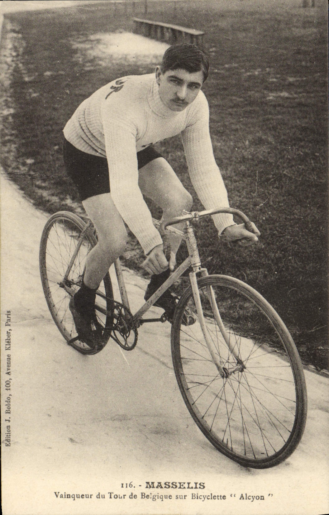 Vainqueur du Tour de Belgique — Masselis sur bicyclette "Alcyon" — Édition J. Boldo, 100, Avenue Kither, Paris, n° 116