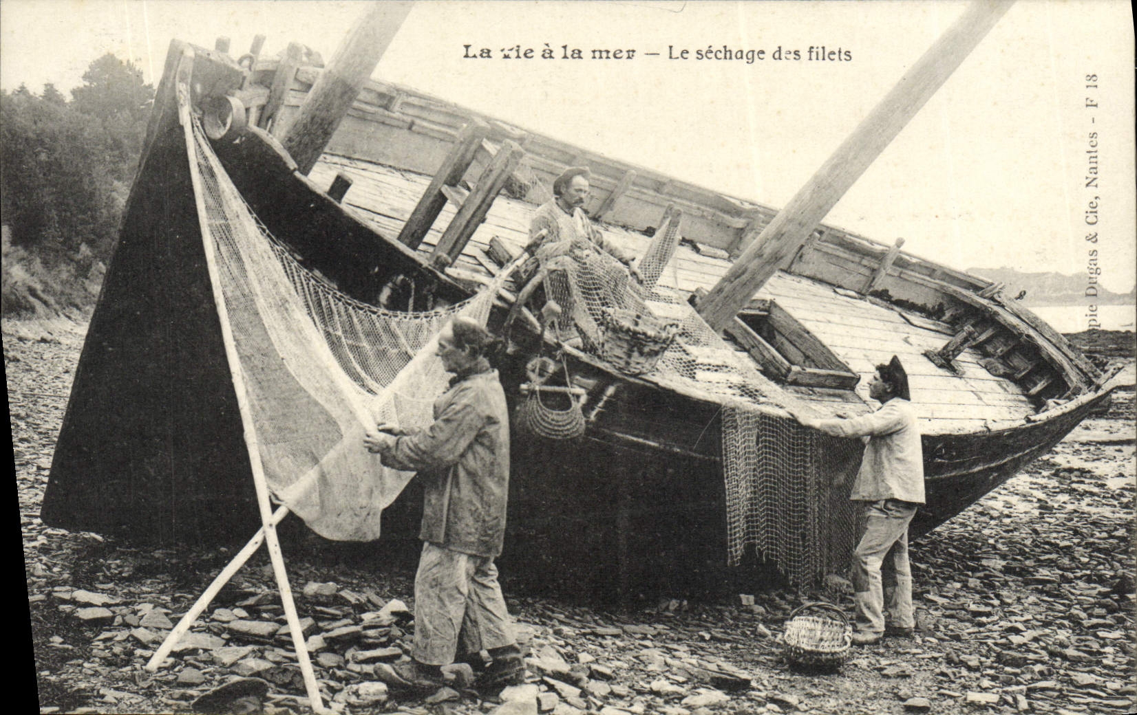 La vie à la mer — Le séchage des filets — Cie Drigas & Cie, Nantes - F 18