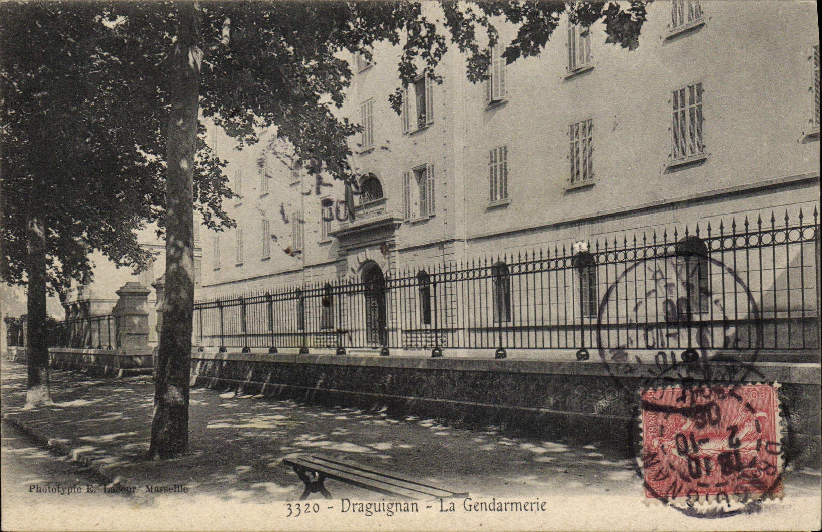 Draguignan - La Gendarmerie — Phototypie E. Labour, Marseille, n°3320