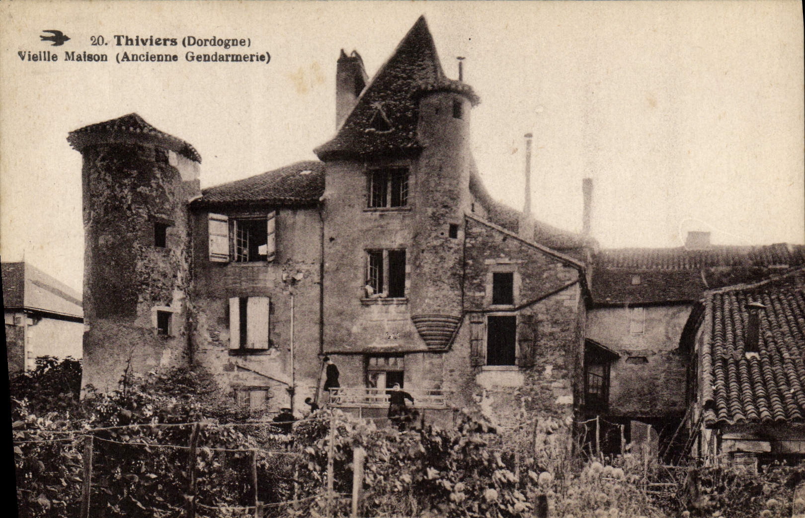 CPA Police Policier Thiviers Dordogne Vieille maison Ancienne gendarmerie 
