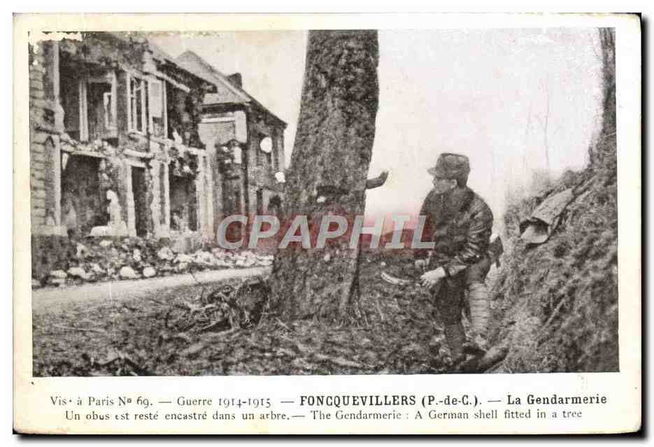 Fonquevillers (P.-de-C.) — Un obus encastré dans un arbre — La Gendarmerie