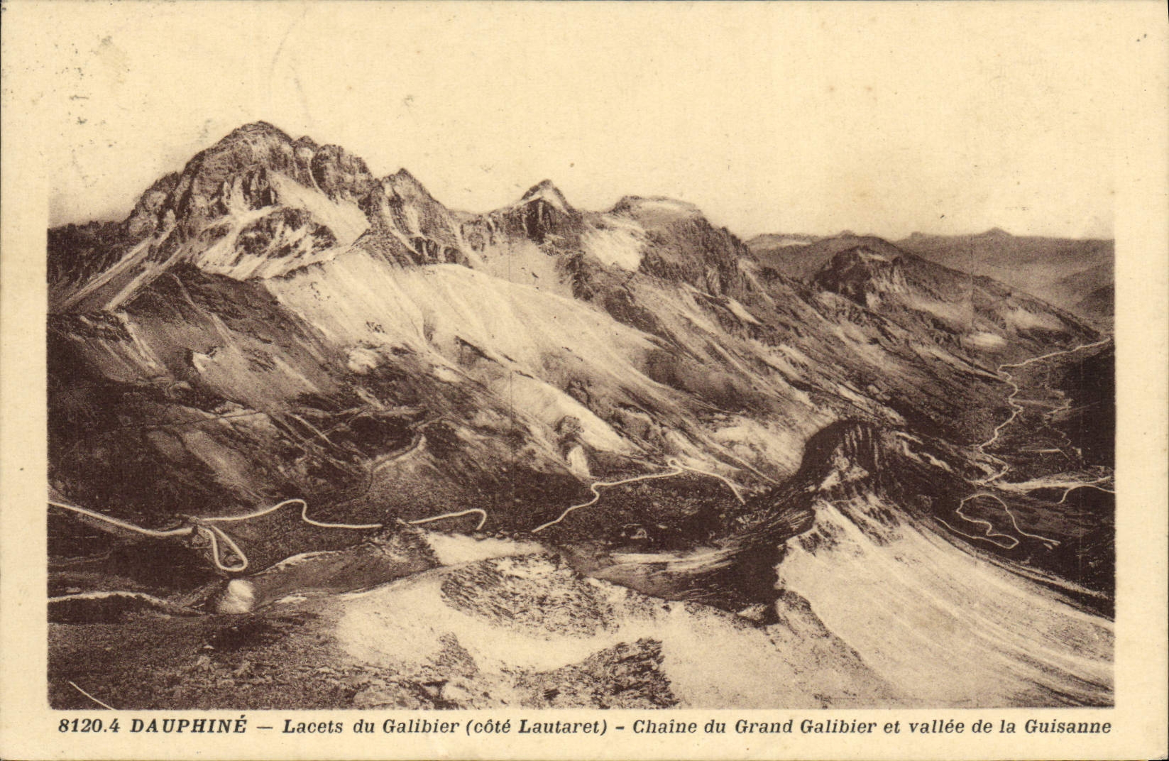 Lacets du Galibier (côté Lautaret) — Chaîne du Grand Galibier et vallée de la Guisanne — Dauphiné