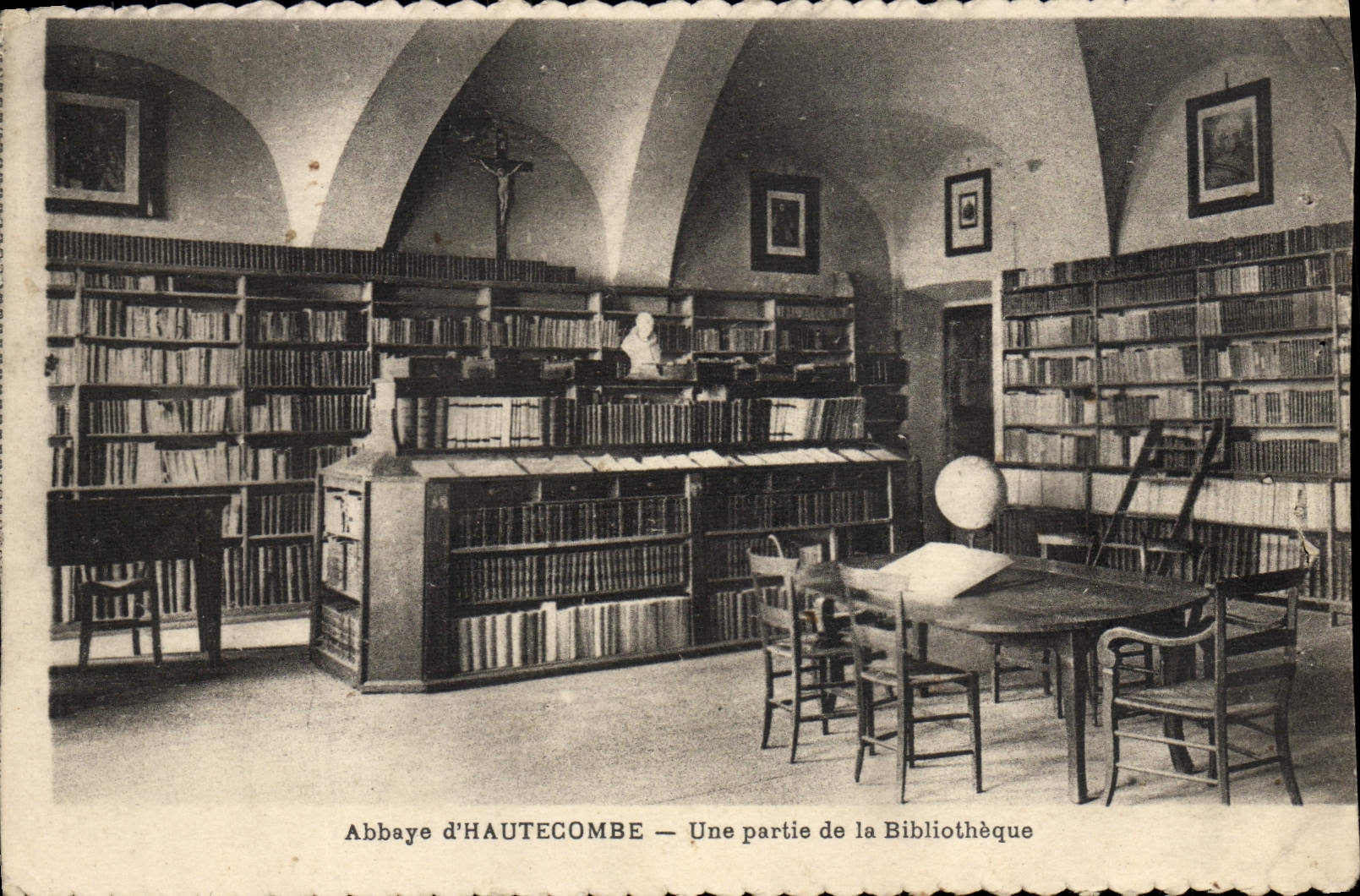 CPA Abbaye d'Hautecombe Une Partie de la la Bibliotheque