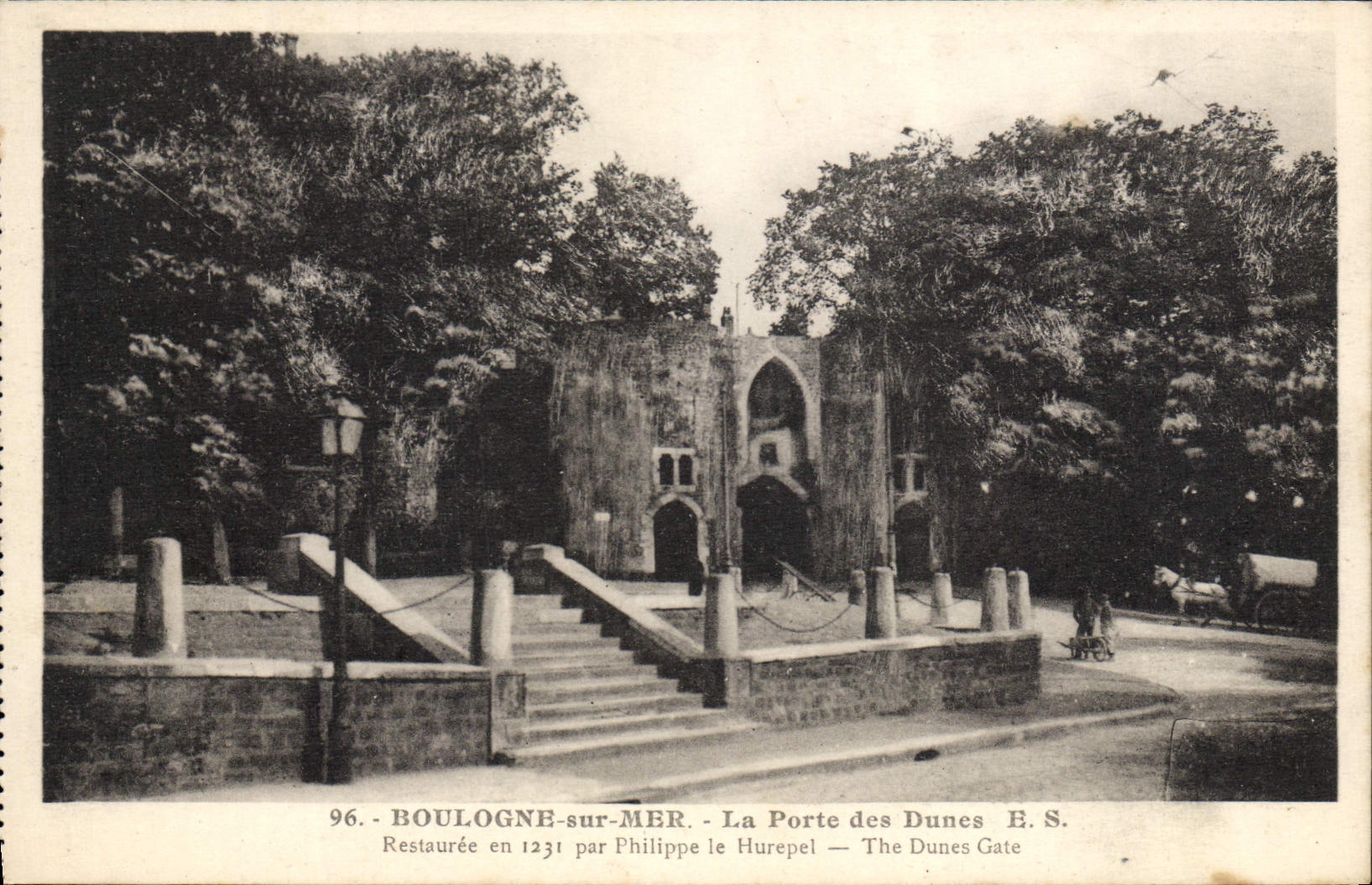 Boulogne-sur-Mer — La Porte des Dunes — Gerestaureerd in 1231 door Filip de Hurepel