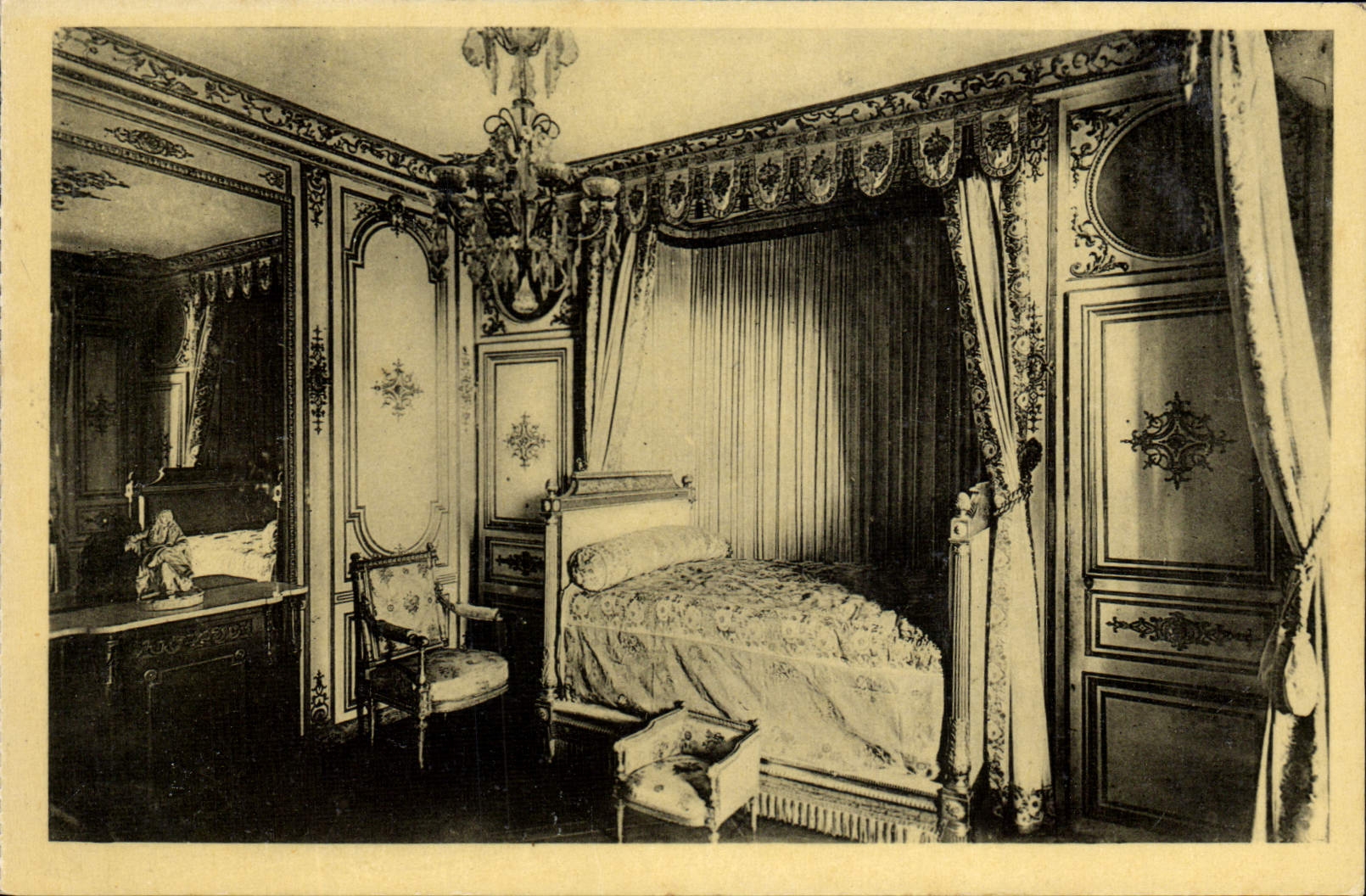 Zimmer der Madame de Maintenon — Schloss Fontainebleau — Édition des Musées Nationaux n°22
