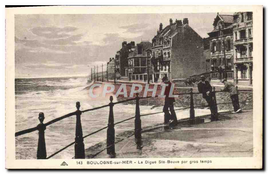 BOULOGNE-sur-MER - La Digue Ste-Beuve par gros temps — CPAPHIL n°143