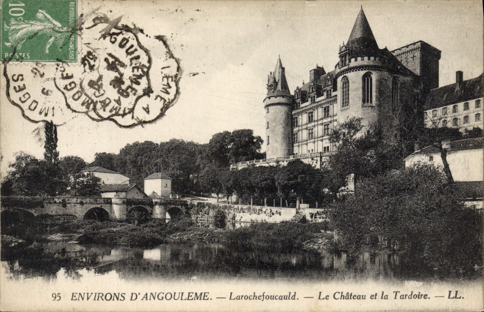 CPA Environs D'Angouleme Larochefoucauld Le Chateau et la Tardoire