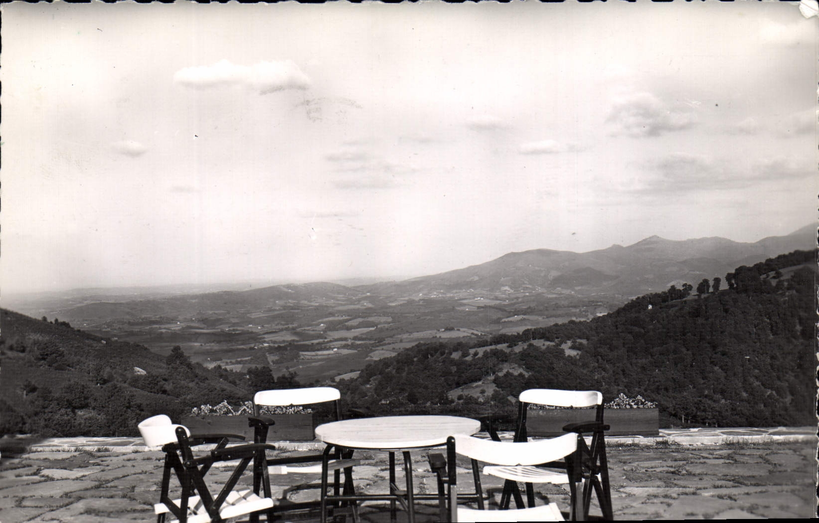 Col de LEIZARIETA-SARE — Hôtel-Restaurant des PALOMBIERES — Vue sur la Vallée — éditeur Véritable Photo au Biomure, n°4