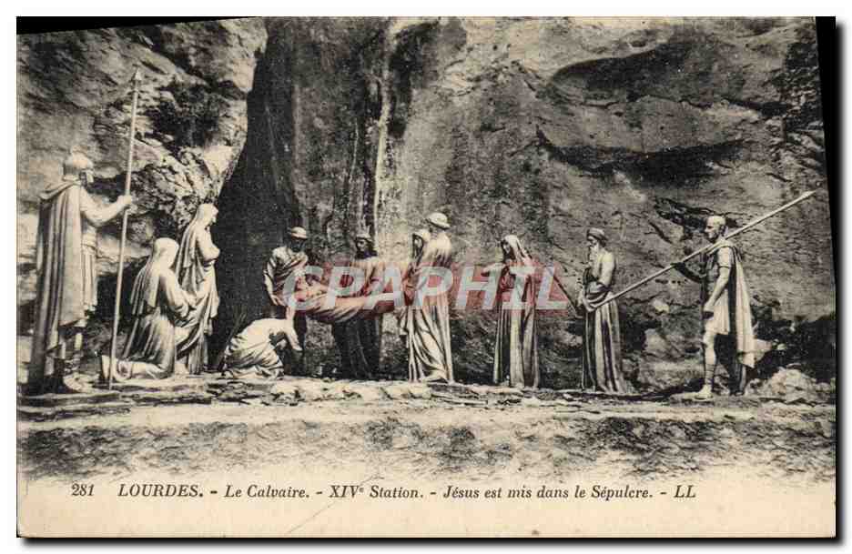 CPA Lourdes Le Calvaire 14eme Station Jesus est mis dans le sepulcre