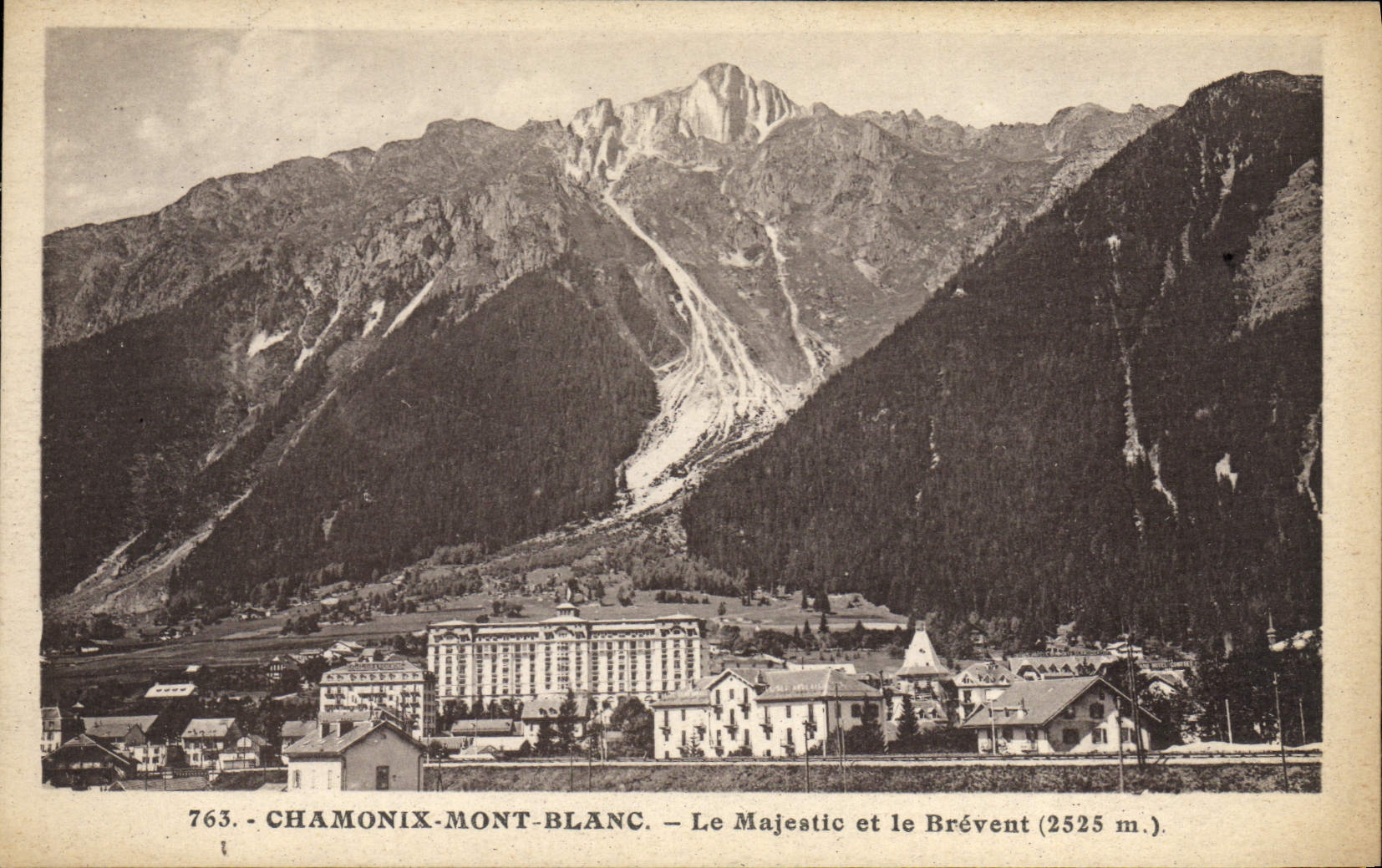 CPA Chamonix Mont Blanc Le Majestic et le Brevent