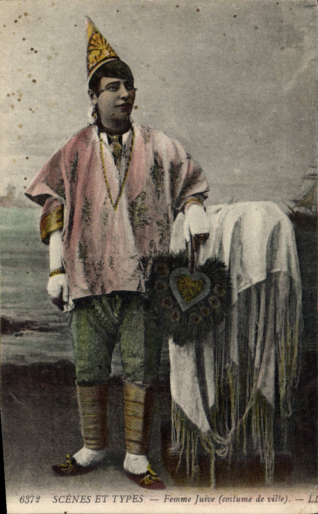 CPA Judaica Femme juive Juif Costume de ville 